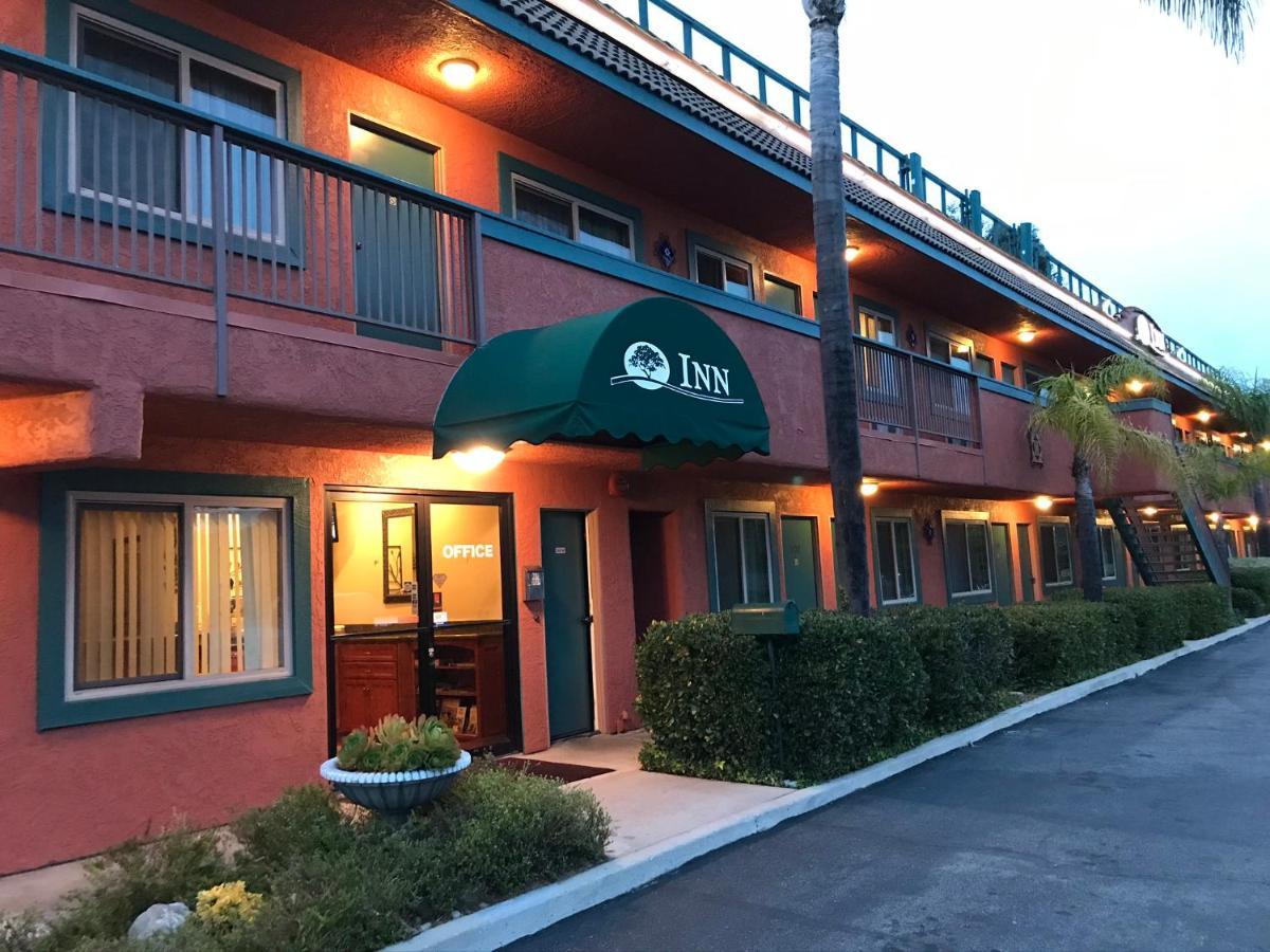 Oakridge Inn Oak View Exterior photo