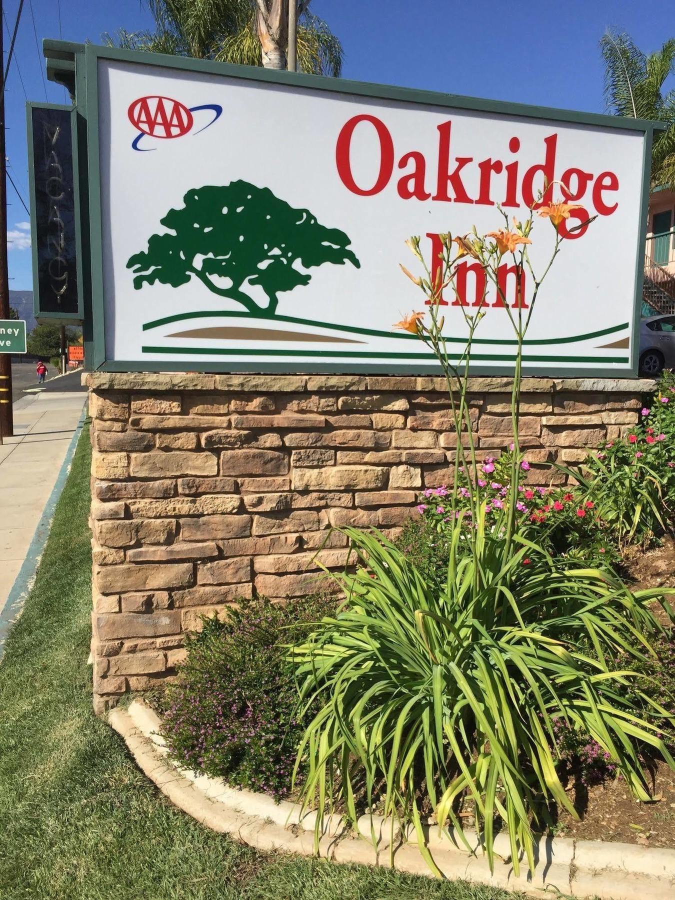 Oakridge Inn Oak View Exterior photo